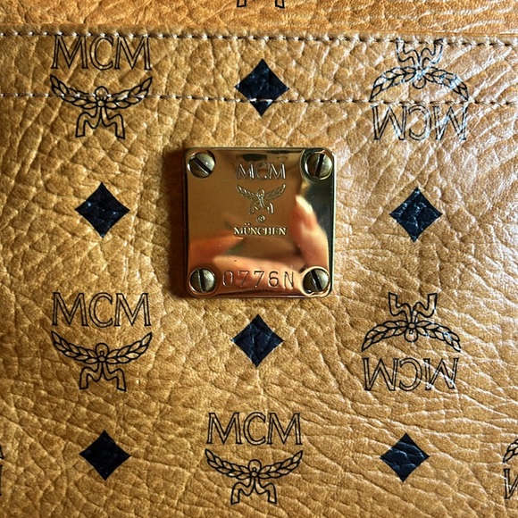 MCM Classic Zip shoulder bag - Picture 2 of 15